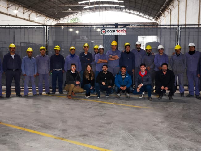 Equipo de Easytech en el sitio de obra